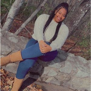 Meet your Posher, Latisha